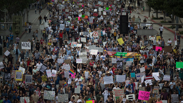 anti-trump-protests-in-los-angeles_4561397_ver1-0_640_360